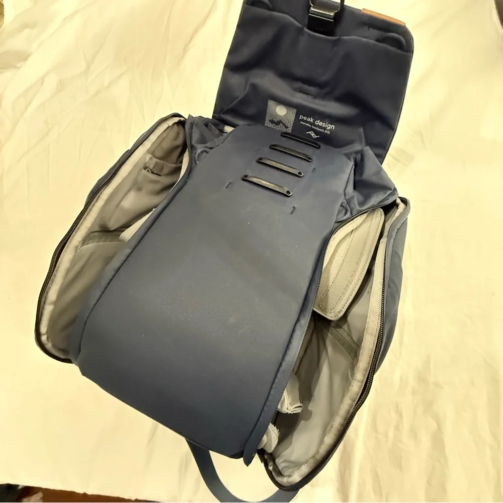 Peak Design Everyday Backpack 20L Weatherproof Camera Laptop Bag Midnight Blue - Picture 10 of 16